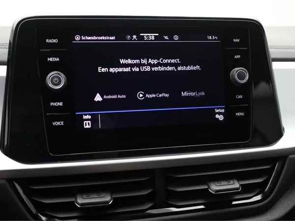 VOLKSWAGEN T-Roc (2023) — foto 10 van 19