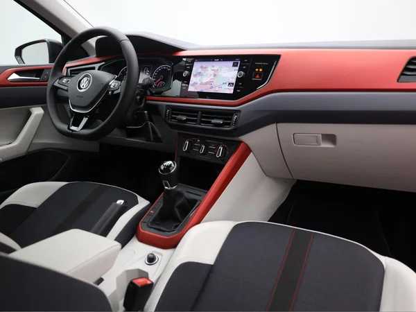 VOLKSWAGEN Polo (2018) — foto 14 van 20