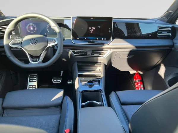 VOLKSWAGEN Tiguan (2025) — foto 18 van 19