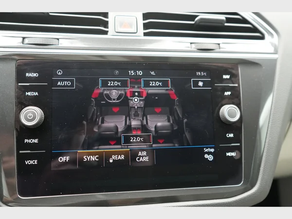 VOLKSWAGEN Tiguan (2017) — foto 24 van 27