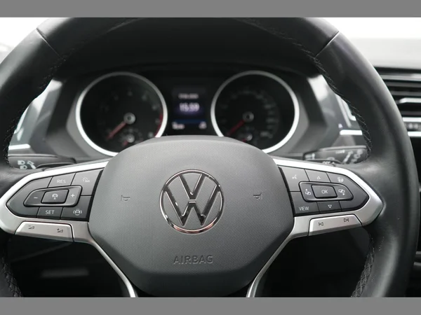 VOLKSWAGEN Tiguan (2021) — foto 11 van 28