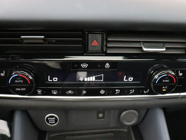 NISSAN Qashqai (2023) — foto 17 van 30