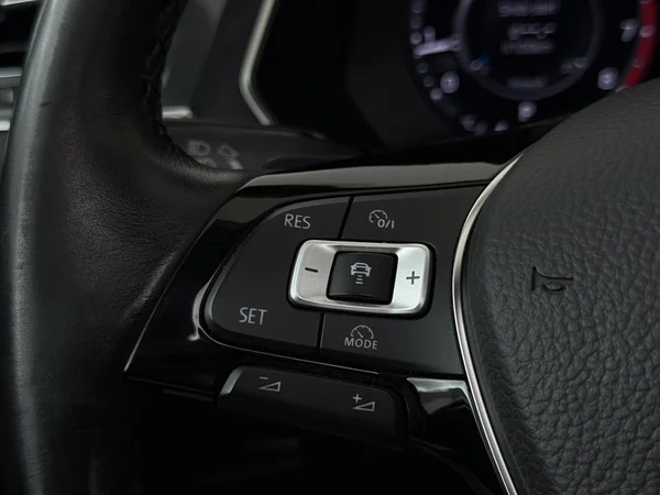 VOLKSWAGEN Tiguan Allspace (2018) — foto 9 van 33