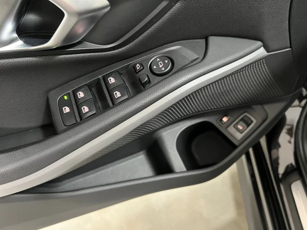 BMW 320 (2023) — foto 10 van 29