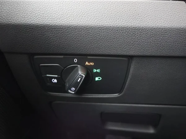 VOLKSWAGEN Passat Variant GTE (2022) — foto 13 van 31