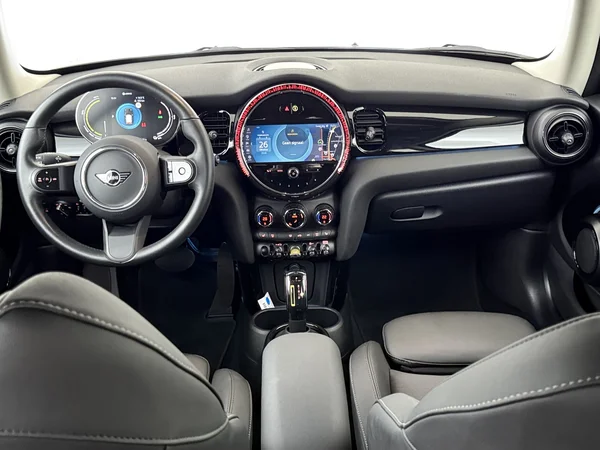 MINI Cooper SE (2023) — foto 31 van 31