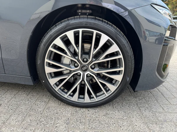AUDI A6 Sportback e-tron (2025) — foto 17 van 24