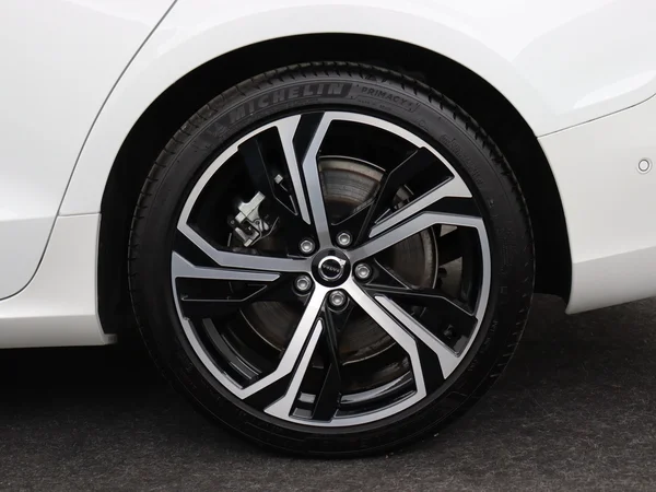 VOLVO V60 (2024) — foto 7 van 32