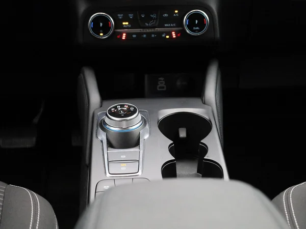 Ford Kuga (2023) — foto 2 van 42