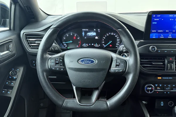 Ford Focus (2020) — foto 2 van 25