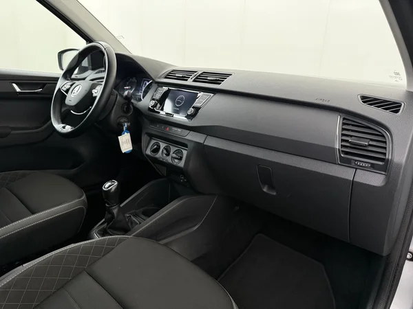 SKODA Fabia (2021) — foto 3 van 25