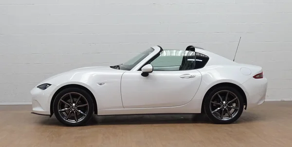 Mazda MX-5 (2017) — foto 21 van 25