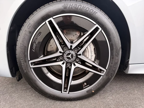 MERCEDES C 300 (2023) — foto 17 van 25