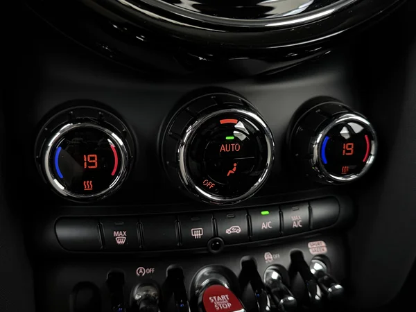 MINI Cooper (2021) — foto 19 van 29