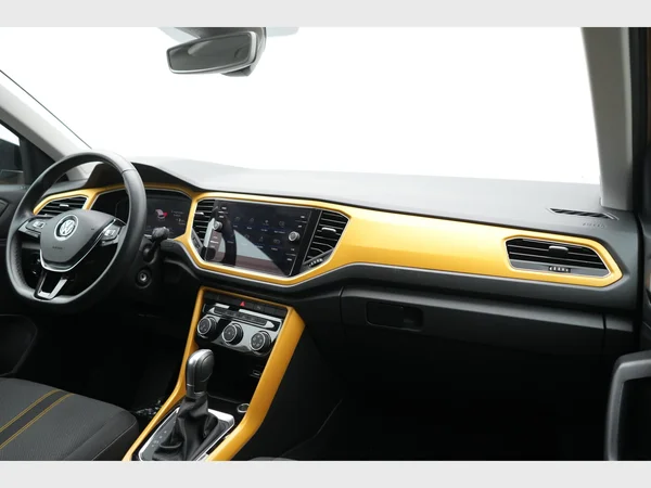 VOLKSWAGEN T-Roc (2018) — foto 19 van 25