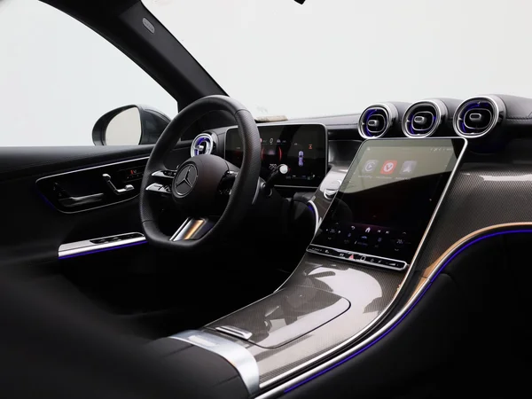 Mercedes-Benz GLC (2025) — foto 36 van 48