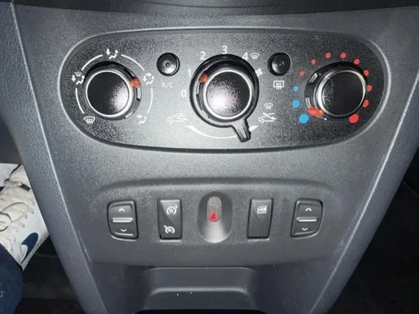 Dacia Sandero Stepway (2018) — foto 4 van 17