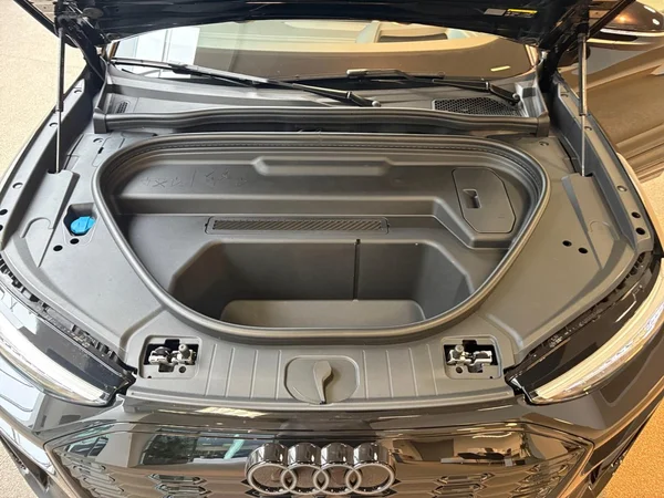 AUDI Q6 e-tron (2026) — foto 15 van 24