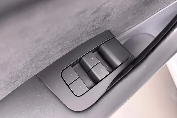 Tesla Model 3 (2023) — foto 8 van 44