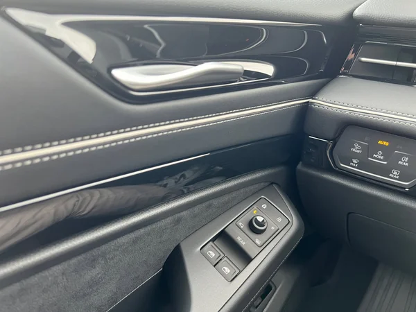 VOLKSWAGEN ID.7 Tourer (2026) — foto 2 van 16