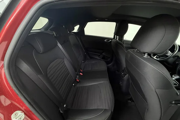 Kia Ceed (2022) — foto 8 van 35