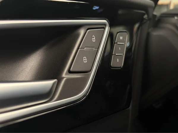 AUDI Q4 Sportback e-tron (2024) — foto 6 van 22