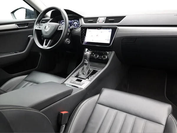 SKODA Superb Combi (2019) — foto 17 van 23