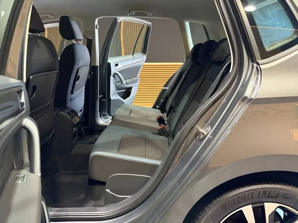 Volkswagen Golf (2020) — foto 16 van 28