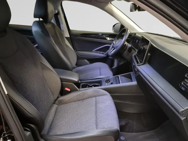 VOLKSWAGEN Tiguan (2025) — foto 18 van 23