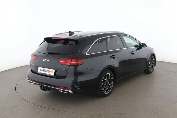 Kia cee'd (2023) — foto 12 van 16