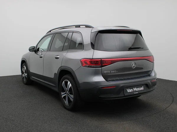 Mercedes-Benz EQB (2023) — foto 12 van 53