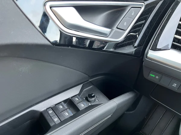 AUDI Q4 Sportback e-tron (2025) — foto 5 van 21