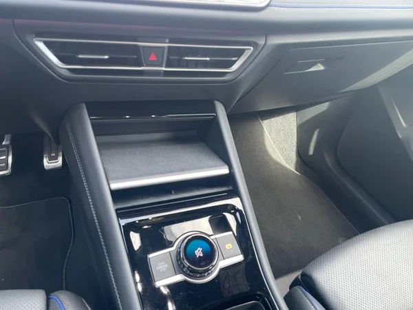 VOLKSWAGEN Tiguan (2024) — foto 16 van 20