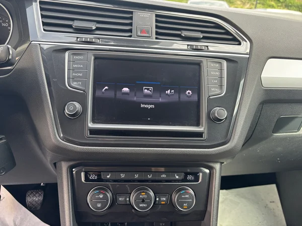 VOLKSWAGEN Tiguan (2016) — foto 3 van 16
