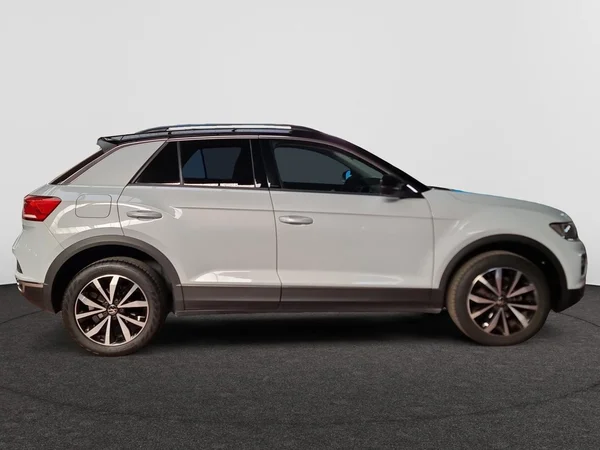 VOLKSWAGEN T-Roc (2021) — foto 19 van 22