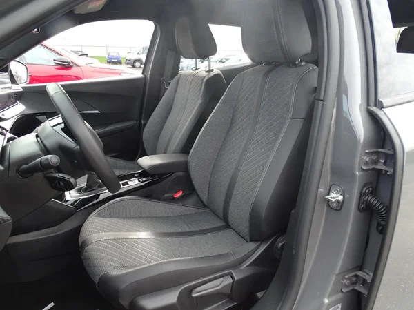 Peugeot 2008 (2025) — foto 2 van 18