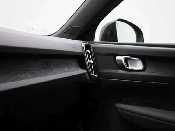 Volvo XC40 (2023) — foto 18 van 41