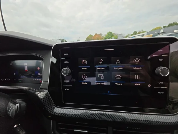 VOLKSWAGEN T-Cross (2024) — foto 13 van 24