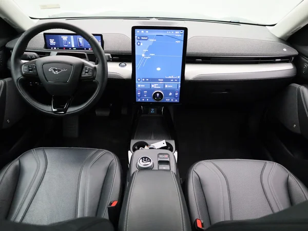 Ford Mustang Mach-E (2023) — foto 41 van 41