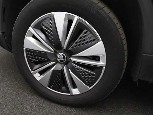 SKODA Karoq (2023) — foto 15 van 17