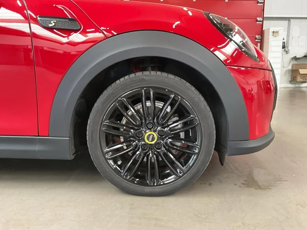 MINI e-Mini (F56 LCI II) (2023) — foto 17 van 24