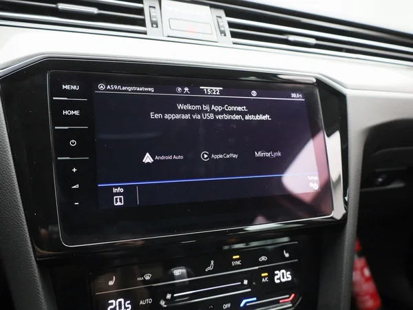 Volkswagen Passat (2022) — foto 25 van 44