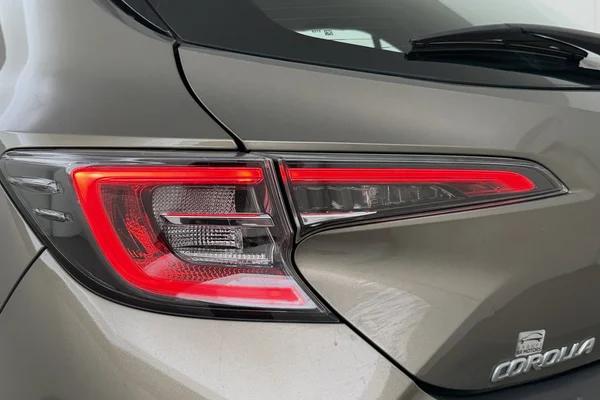Toyota Corolla Hatchback Hybrid (HEV) (2022) — foto 13 van 20