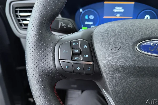Ford Kuga FHEV (2025) — foto 6 van 20