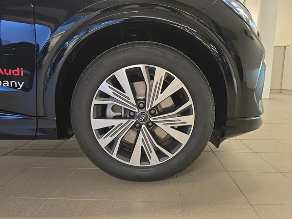 AUDI Q4 e-tron (2025) — foto 22 van 24