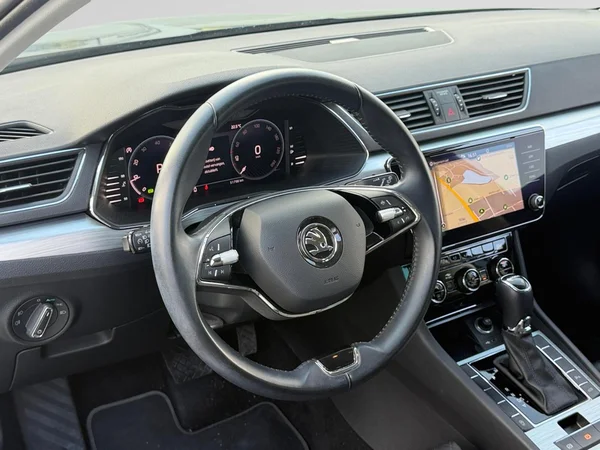 SKODA Superb Combi (2022) — foto 11 van 23