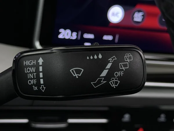 VOLKSWAGEN Golf Variant (2025) — foto 17 van 30