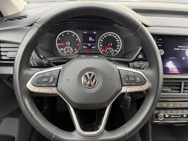 VOLKSWAGEN T-Cross (2020) — foto 9 van 13