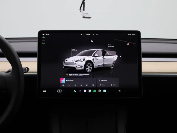 Tesla Model Y (2023) — foto 42 van 43