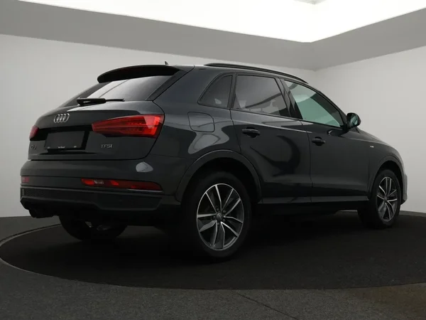 Audi Q3 (2018) — foto 12 van 29